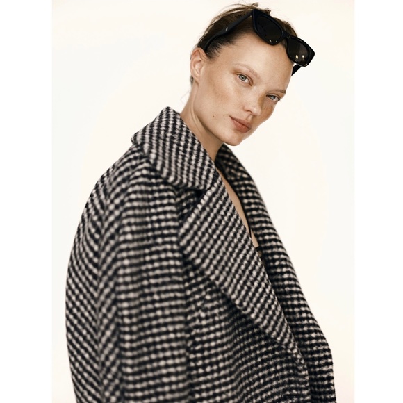 DRIES VAN NOTEN Royal Short Round Coat in Black Size Small S - $1,895 - Picture 9 of 11